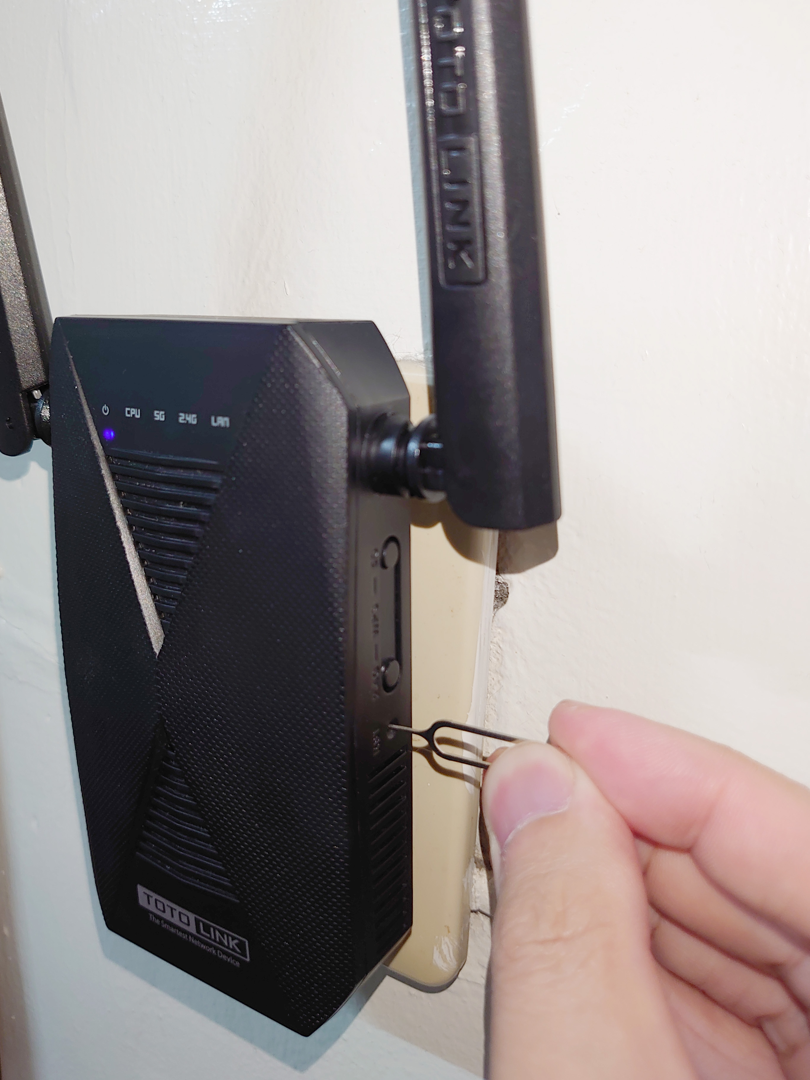 「開箱分享」訊號延伸無死角 TOTOLINK EX1200T 雙頻無線訊號強波器